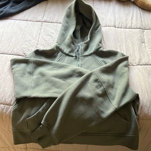 LULULEMON GREY SAGE HALF ZIP SCUBA HOODIE. EXCELLENT CONDITION. SIZE M/L.